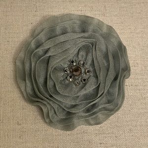 Stella and Doy Sacha Brooch (Gray)